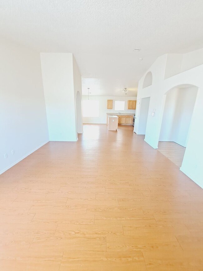 Foto del edificio - 3 bed 2 bath home in Huning Ranch! Move in Special!