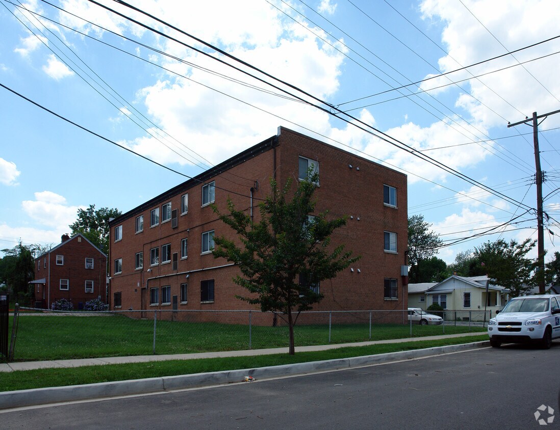 Foto del edificio - 1225 50th Pl NE