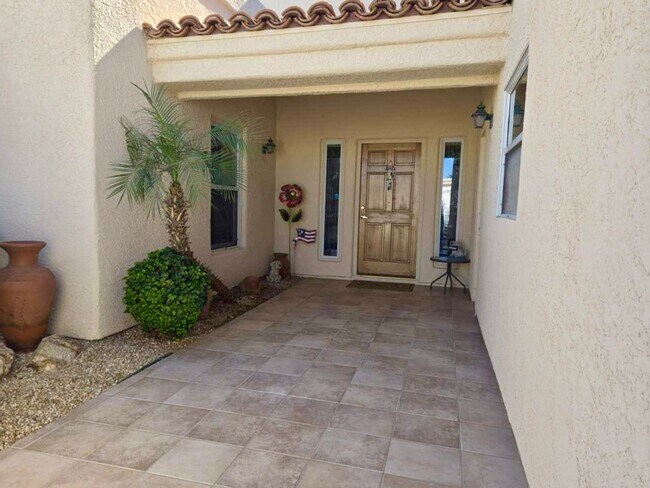 Foto del edificio - Large townhouse located on the golf course...