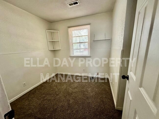 Foto del edificio - 1815 E Gary St