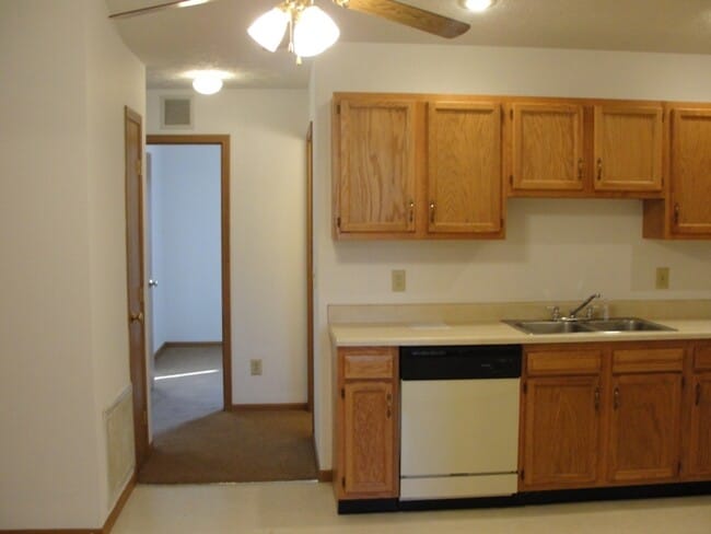 Building Photo - 2720 Fairview Ct