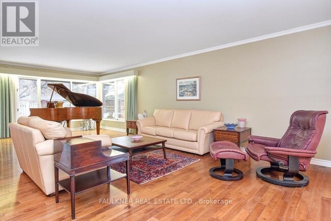 Building Photo - 373 Halldon Pl