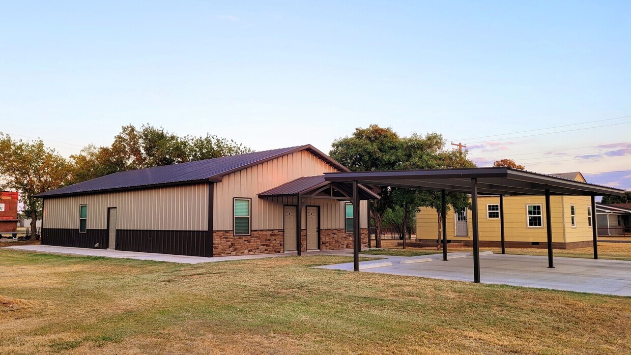 109 S Bois D Arc St, Holliday, TX 76366 Townhome Rentals in Holliday