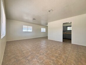Building Photo - 5220 Apple Valley Ln