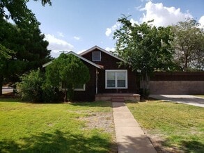 Building Photo - 1210 W Indiana Ave