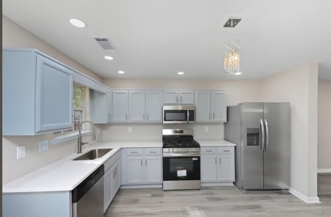 Building Photo - 3009 Fields Dr