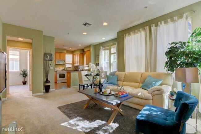 Foto del edificio - 3 br, 3 bath Townhome - 223 Curtis Avenue