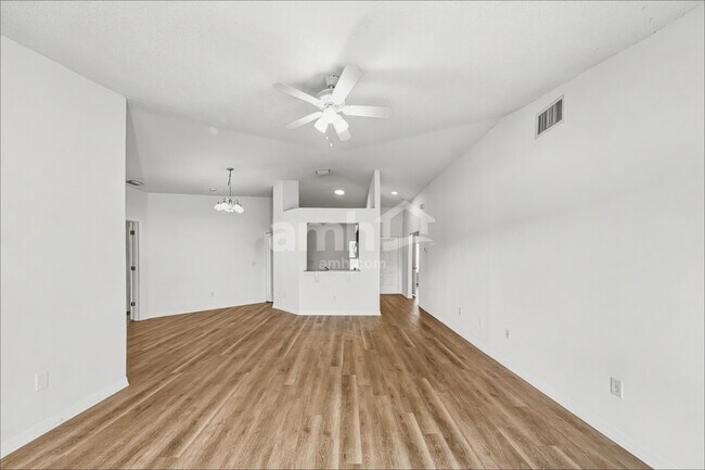 Foto del edificio - 11806 Brenford Crest Dr