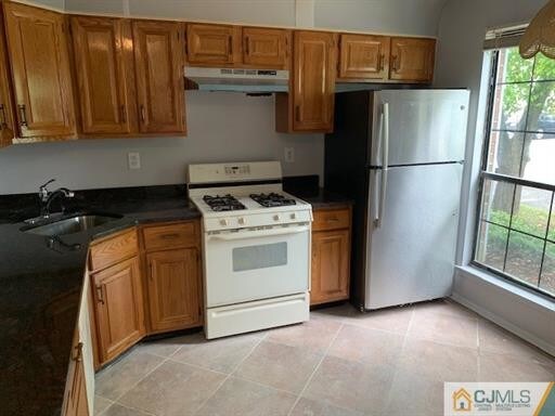 Building Photo - 221 Hampshire Ct