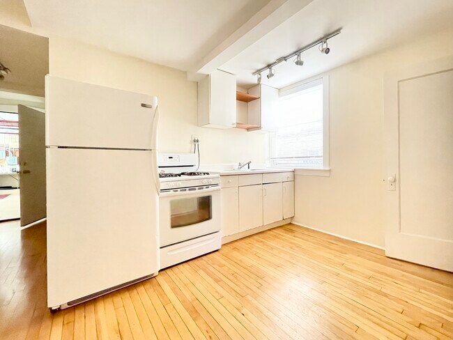 Foto del edificio - 3744 W Leland Ave
