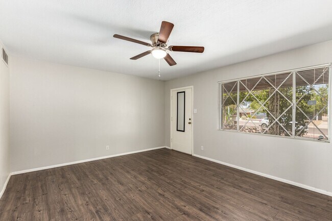 Foto del edificio - Beautiful 5 bedroom 2 bathroom home in Tem...