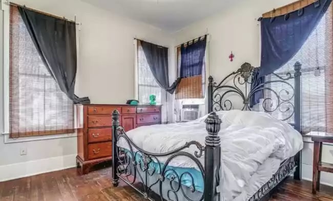 Master - 719 W French Plz