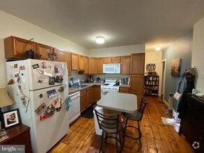 Building Photo - 1713 Christian St