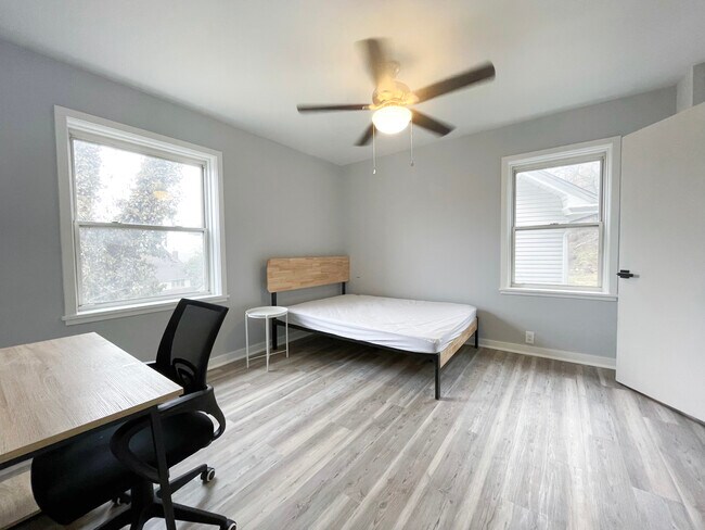 Building Photo - 5735 Hobart St, Pittsburgh, PA 15217