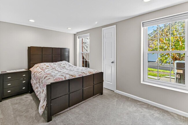 Foto del edificio - 1300 Pinstripe Ct