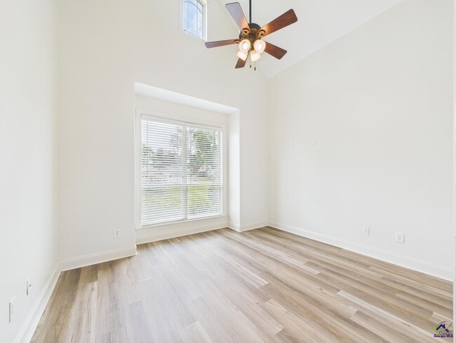 Building Photo - 205 Pebble Stone Pl