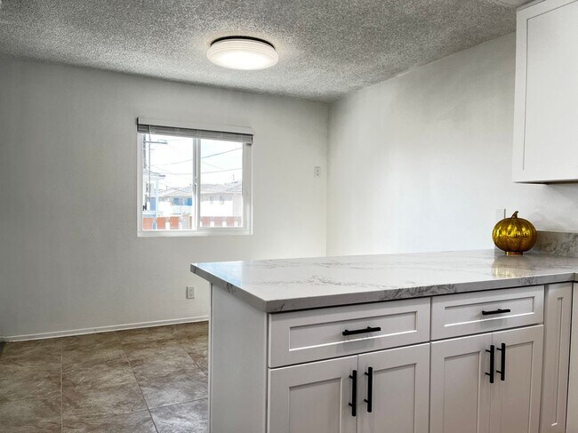 Foto del edificio - 7631 Amazon Dr
