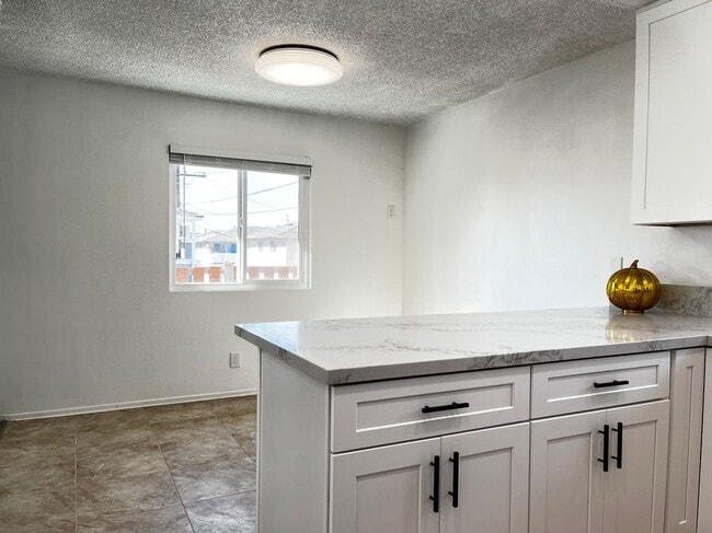 Building Photo - 7631 Amazon Dr