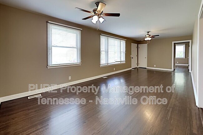 Foto del edificio - 537 Whispering Hills Dr
