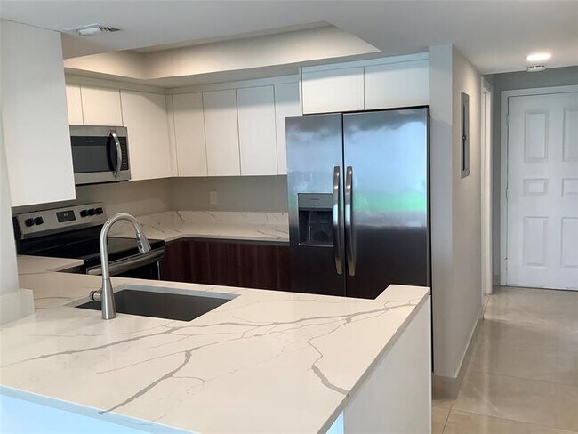 Foto del edificio - 65 Deer Creek Rd