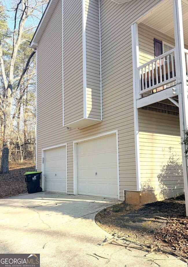 Building Photo - 3395 Woodlake Ln