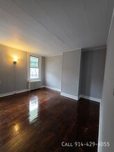 Building Photo - 155 School St