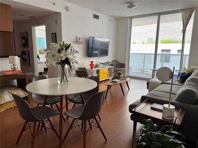 Foto del edificio - 601 NE 23rd St