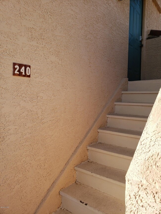 Building Photo - 1650 S Smoketree Ave
