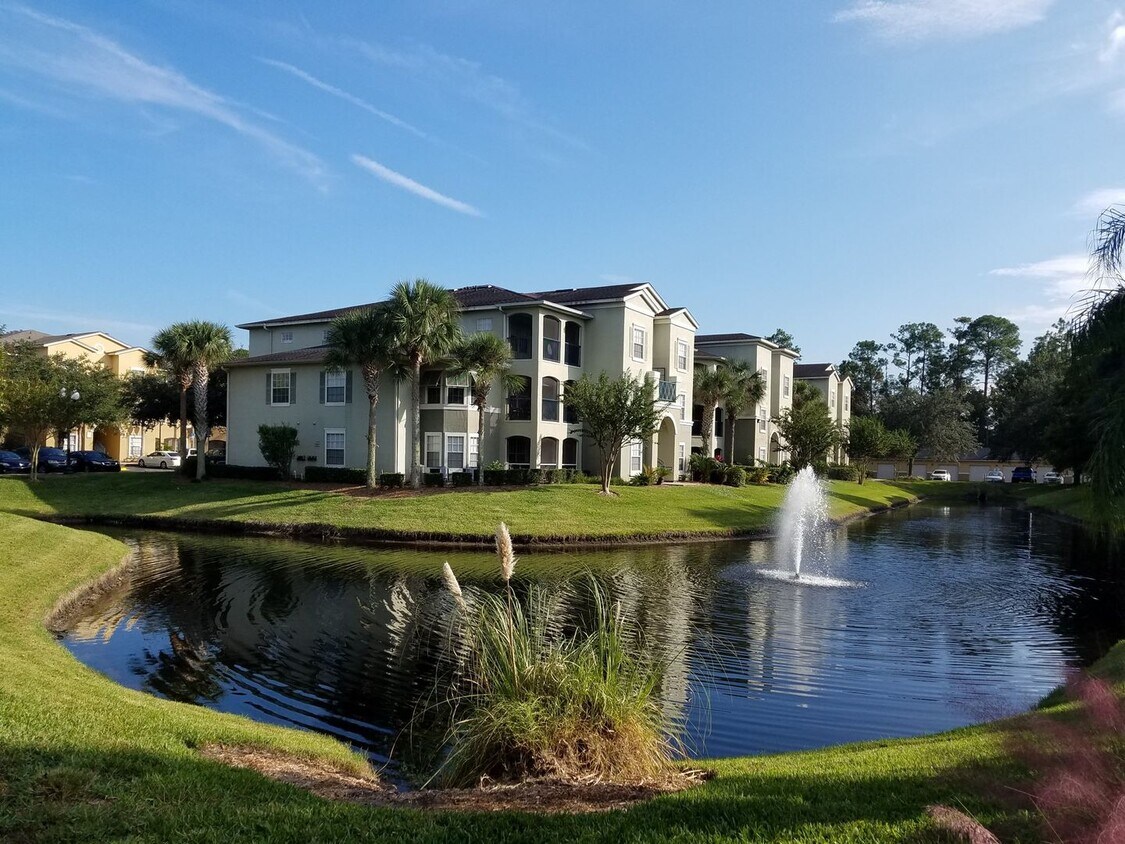Foto principal - A small, gated community close to UNF, St....