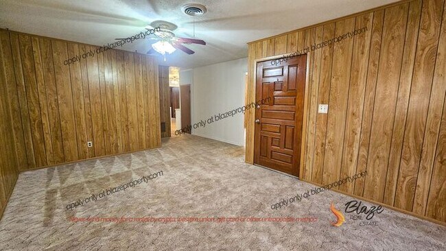 Foto del edificio - 4 bedroom 2 bathroom home in Lawndale read...