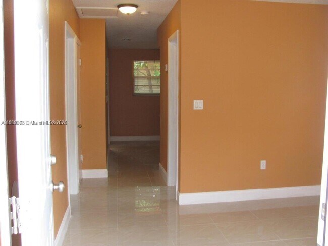 Foto del edificio - 311 NE 57th St