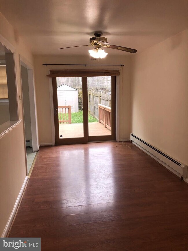 Foto del edificio - 1242 Harding Dr