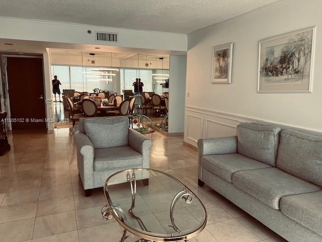 Primary Photo - 1000 W Island Blvd