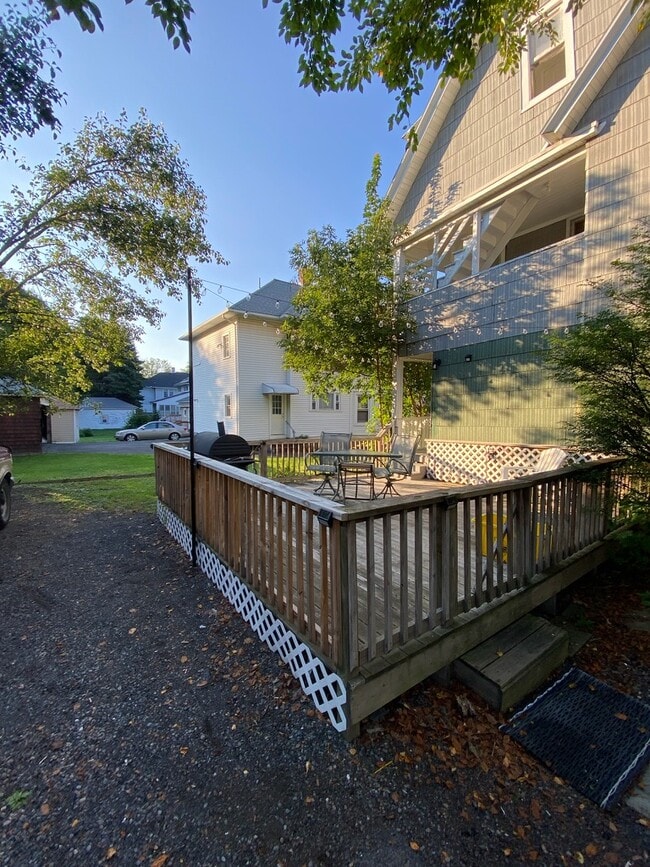 Schubert Deck - 99 Schubert St