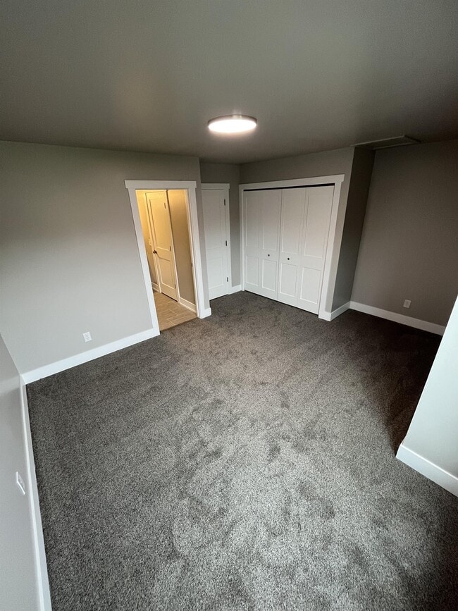 Building Photo - 8002 Green Meadow Ct