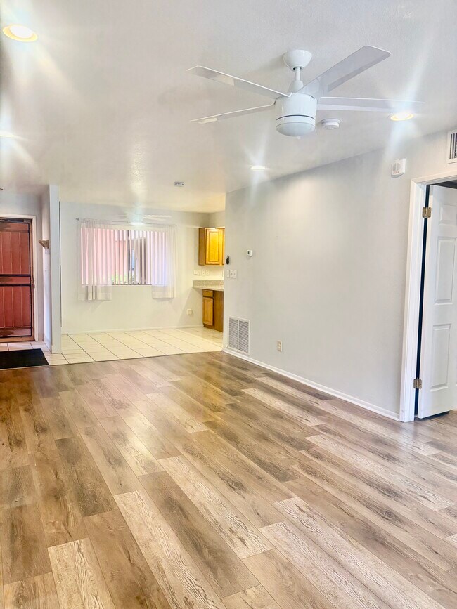 Foto del edificio - 12212 N Paradise Village Pkwy W