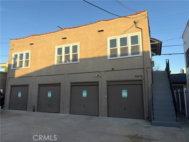 Foto del edificio - 1946 S Bronson Ave