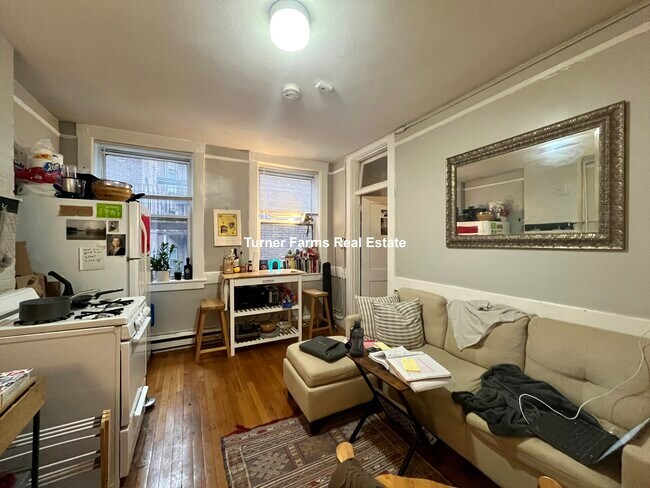 Foto del edificio - 161 E Cottage St