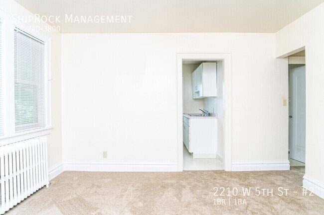 Building Photo - 2210 W 5th St