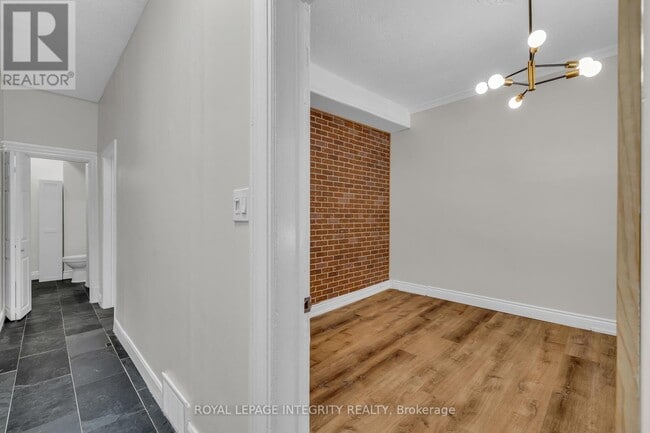 Photo du bâtiment - 111 Spadina Ave