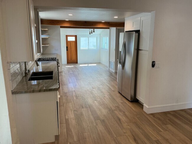 Foto del edificio - Beautiful 4 Bedroom 2 Bath Home in Old Tow...