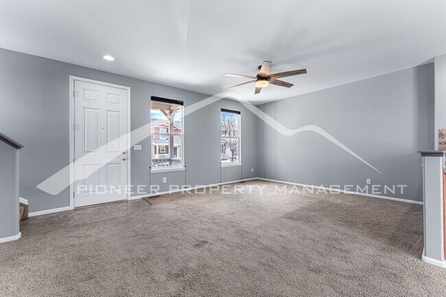 Building Photo - Charming House with Washer/Dryer and Fence...