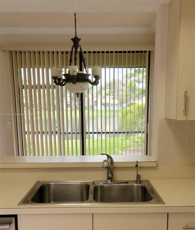 Foto del edificio - 10531 NW 10th Ct