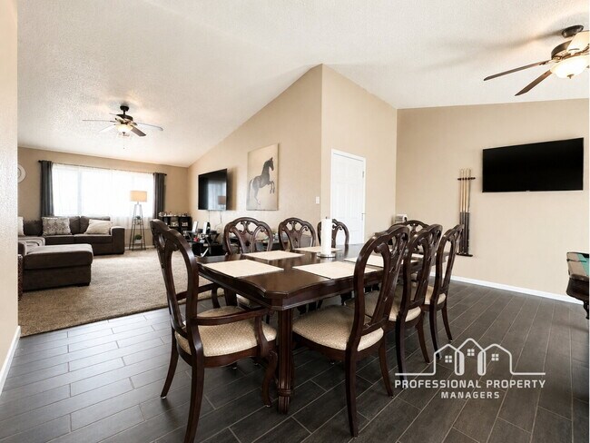 Foto del edificio - “Spacious 4-Bedroom, 2-Bath Home with Solar Panels in Yuma”