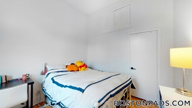 Building Photo - 397 Beacon St