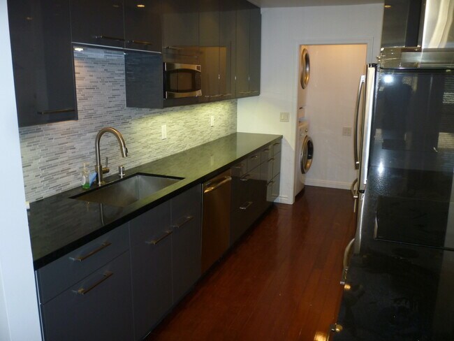 Kitchen - 1015 N Kings Rd
