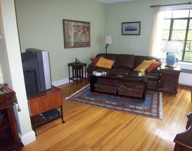 Building Photo - 97 Strathmore Rd