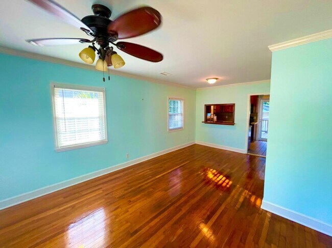 Foto del edificio - 4509 Old Park Rd
