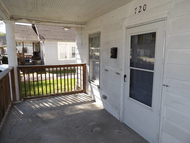 Building Photo - 720 Holmes St