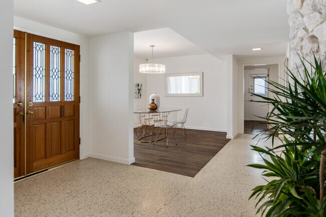 Foto del edificio - 6728 Shenandoah Ave